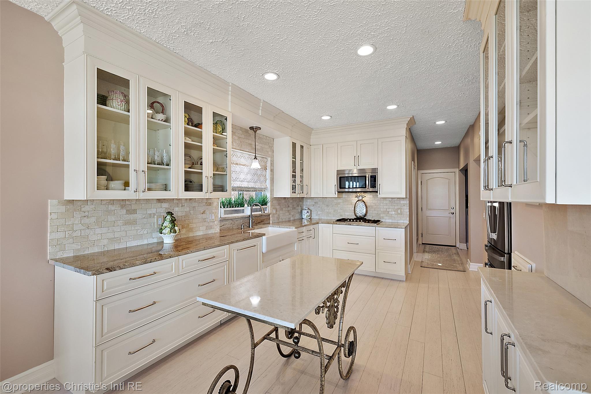 38080 Lakeshore Drive