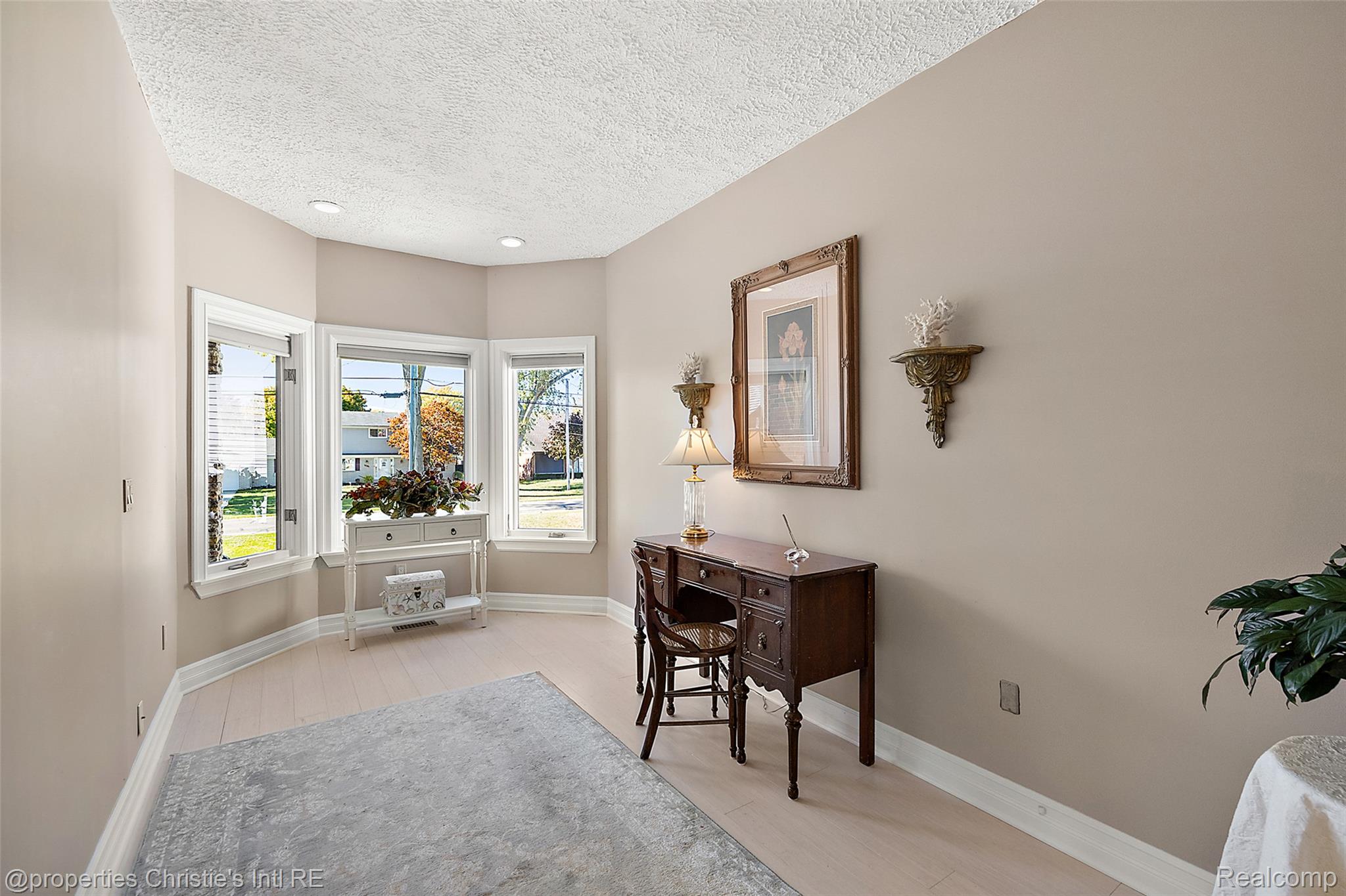 38080 Lakeshore Drive