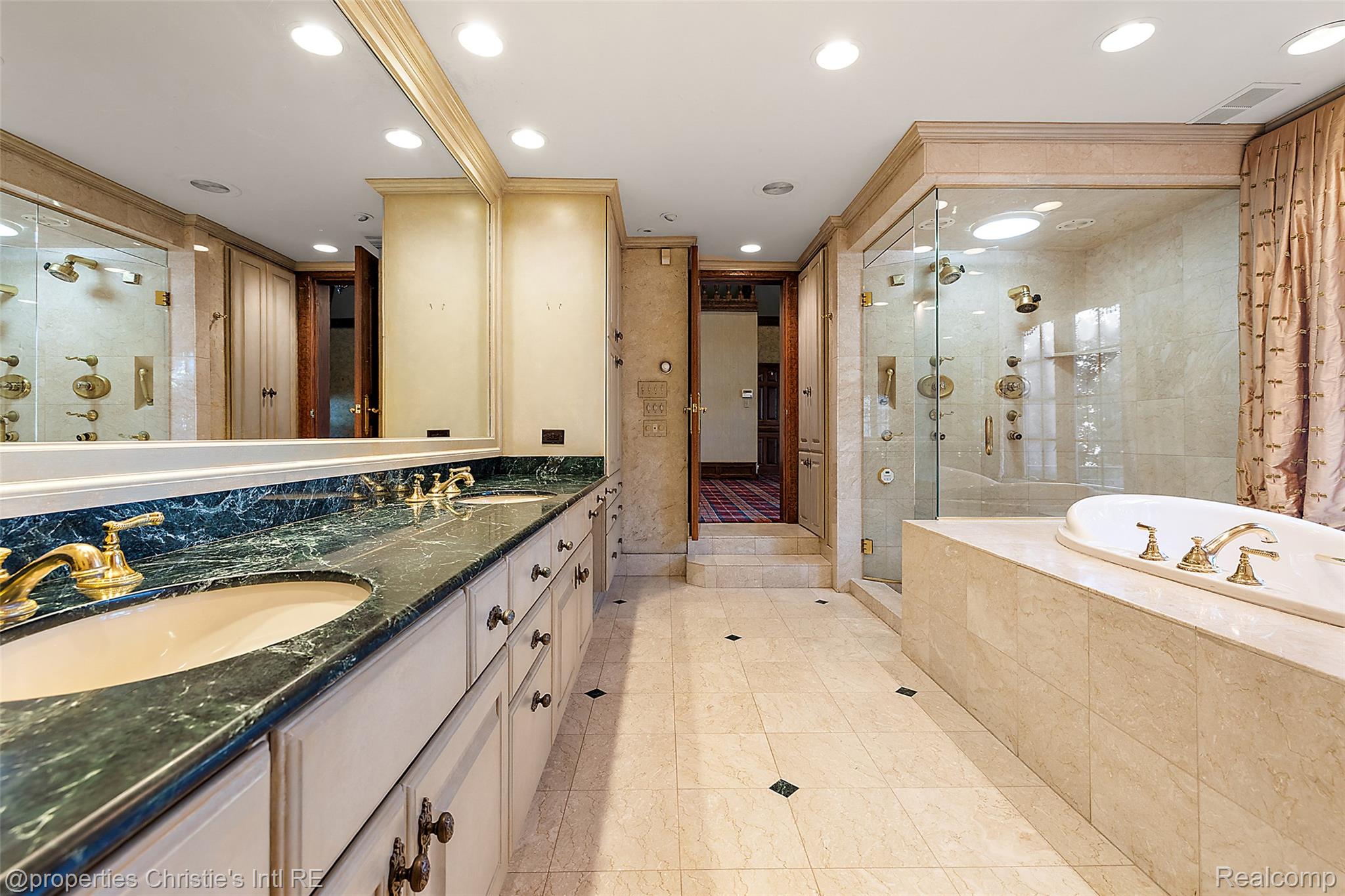 49016 Pointe Lakeview Drive