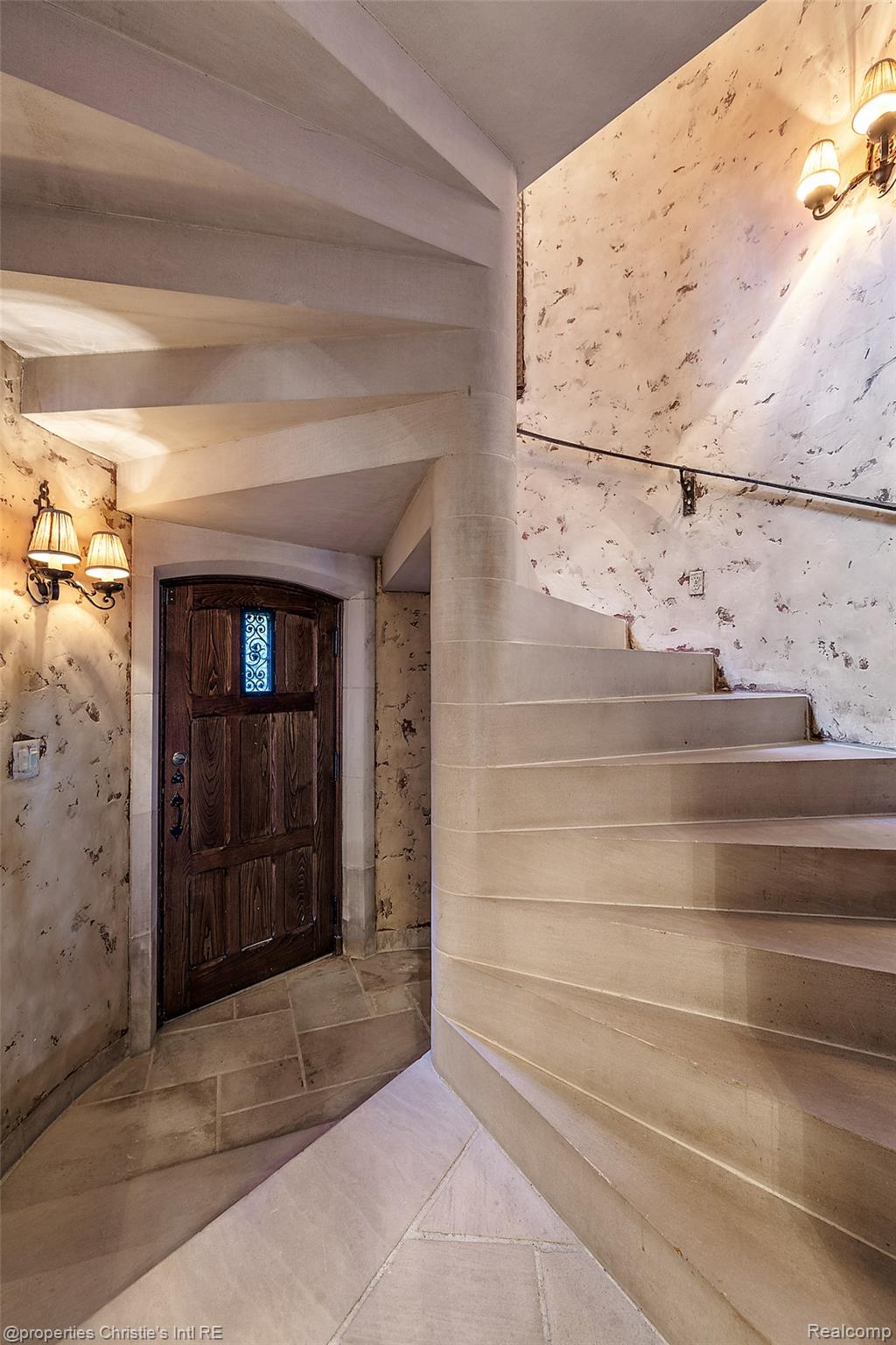 49016 Pointe Lakeview Drive