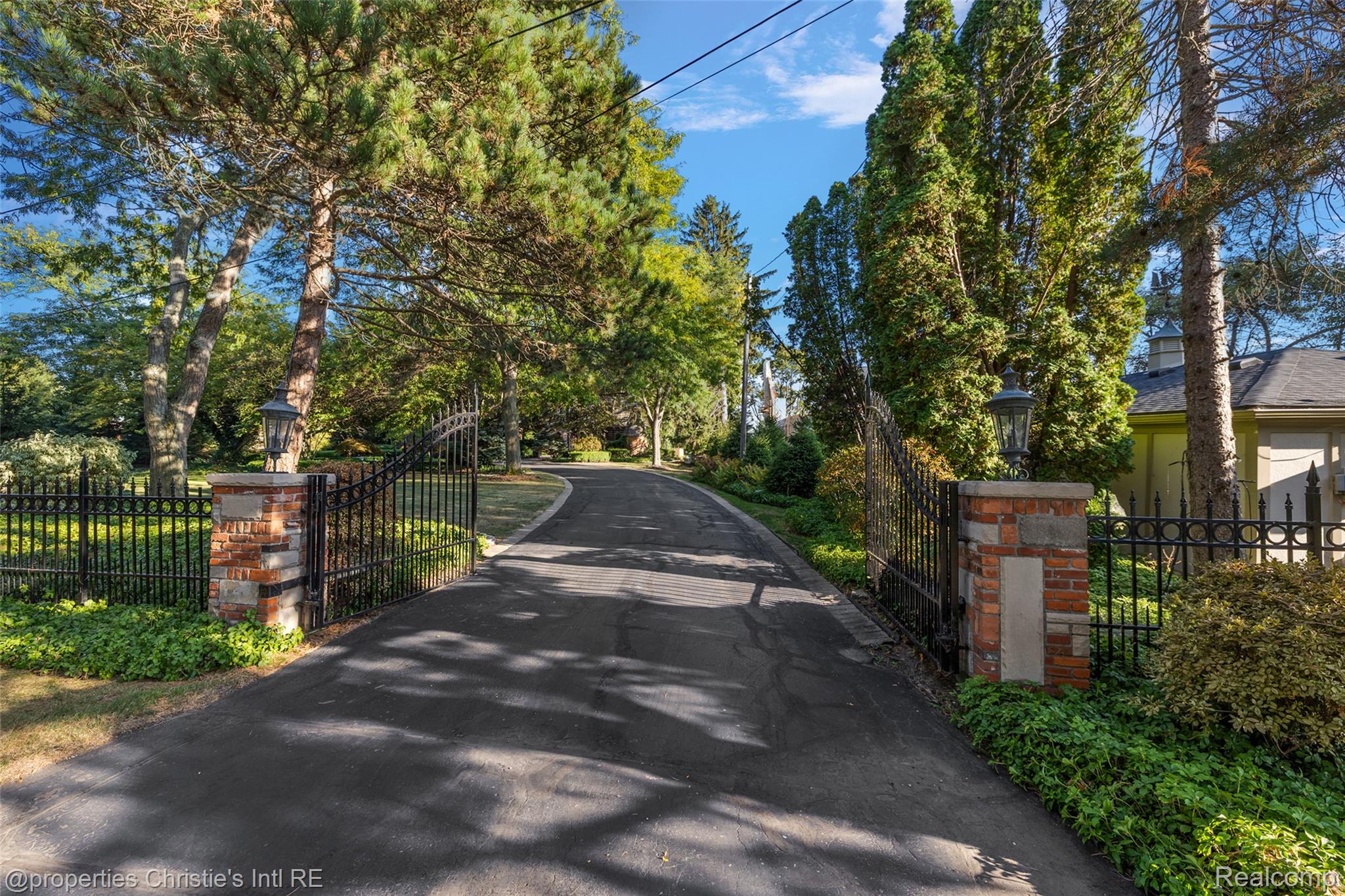 49016 Pointe Lakeview Drive