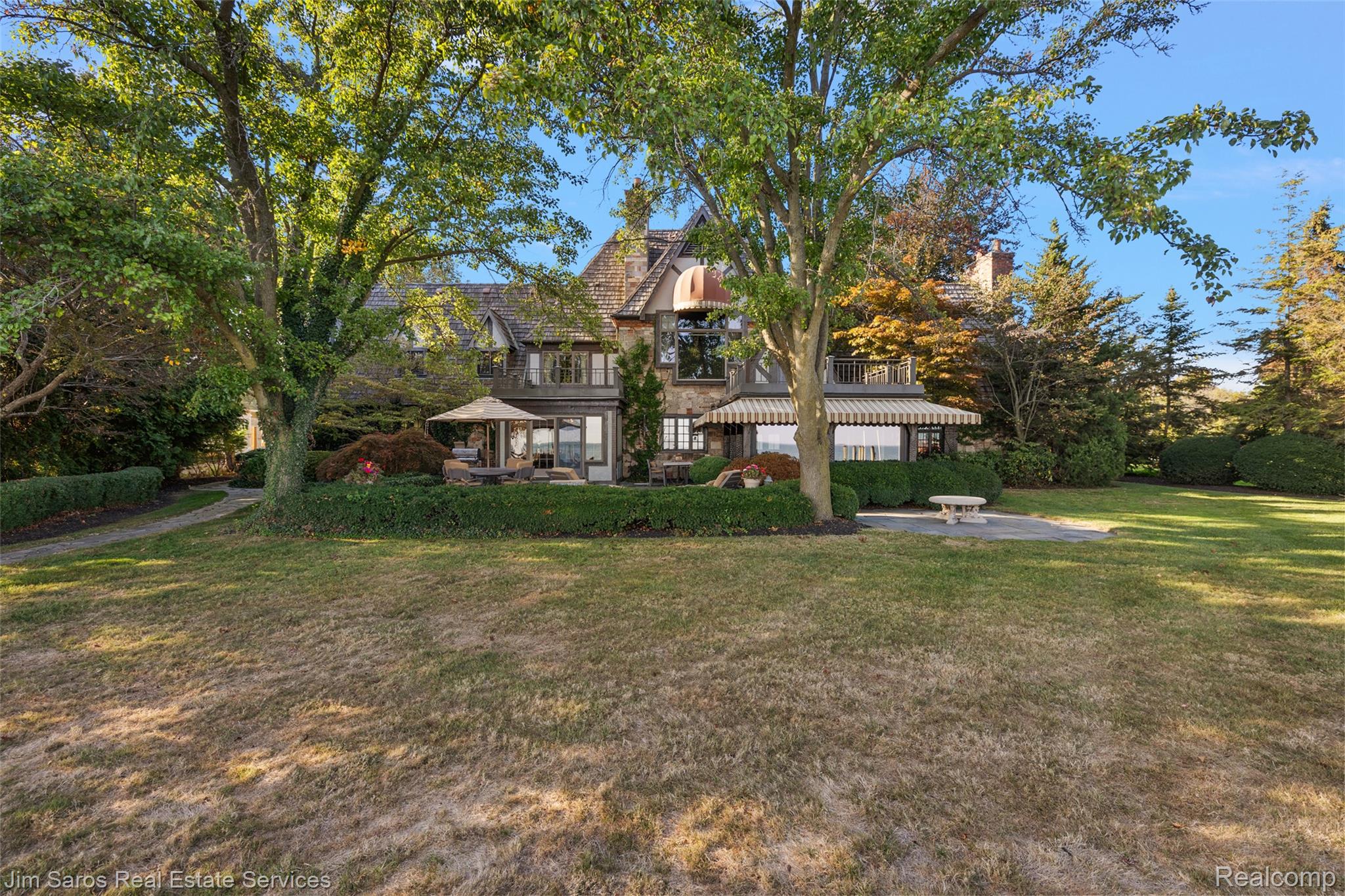 49016 Pointe Lakeview Drive