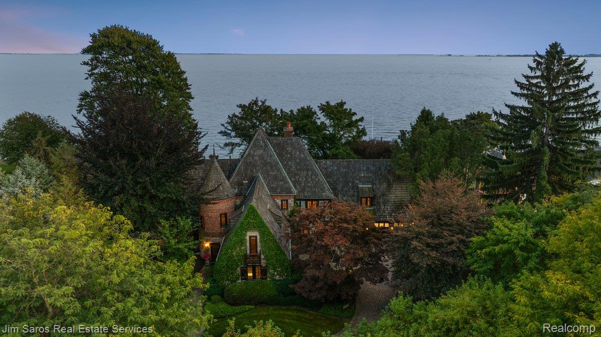 49016 Pointe Lakeview Drive