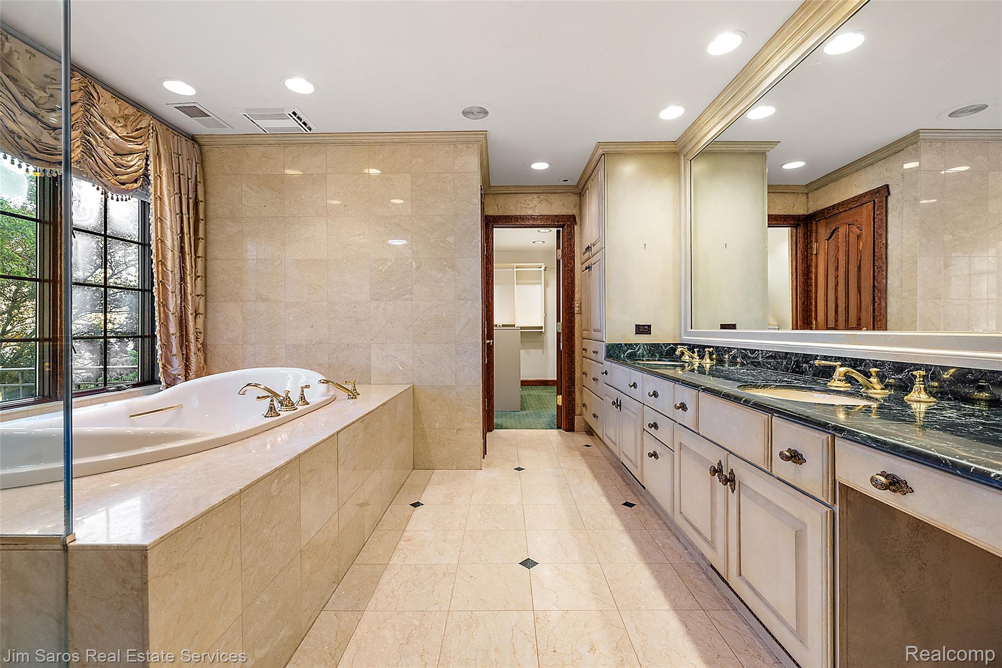 49016 Pointe Lakeview Drive