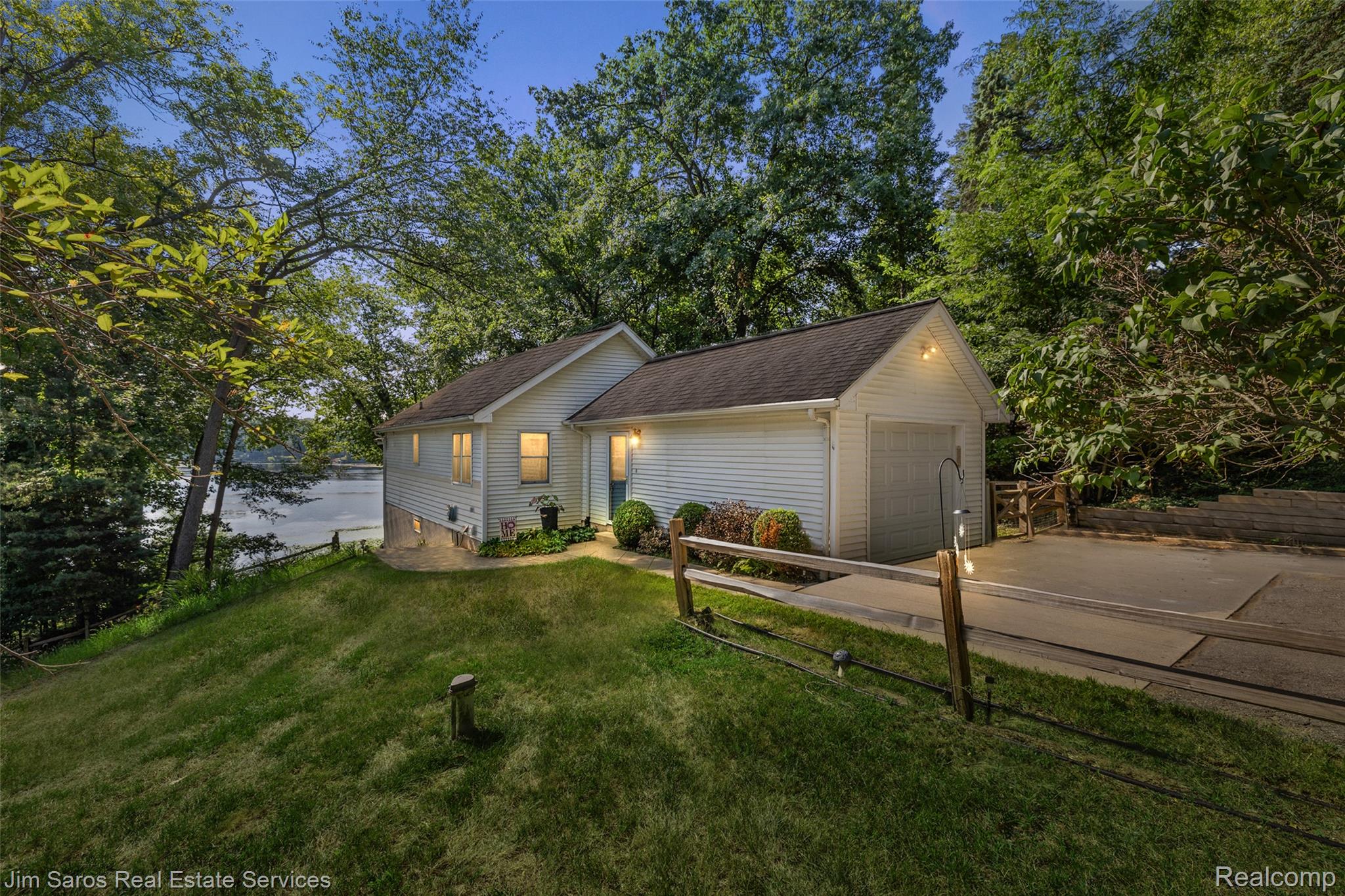 11113 Perch Lake Drive W