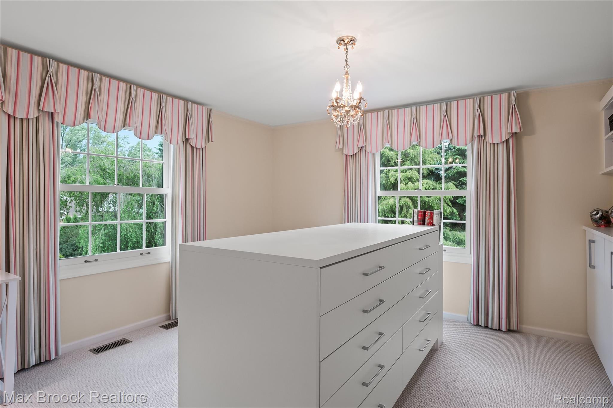 6280 Dakota Circle