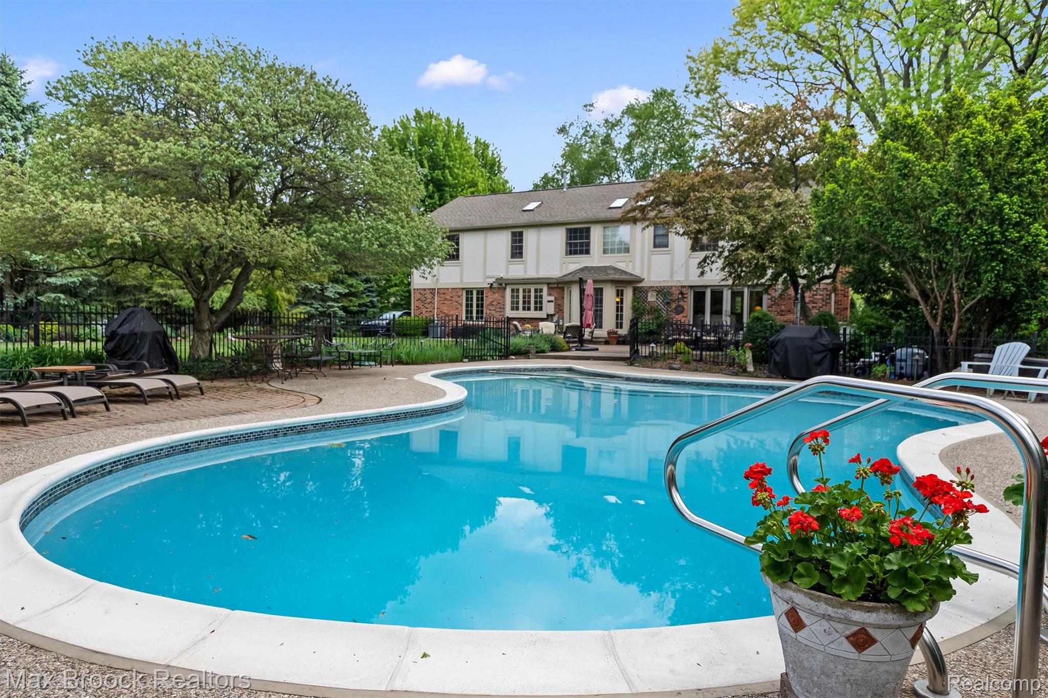 6280 Dakota Circle