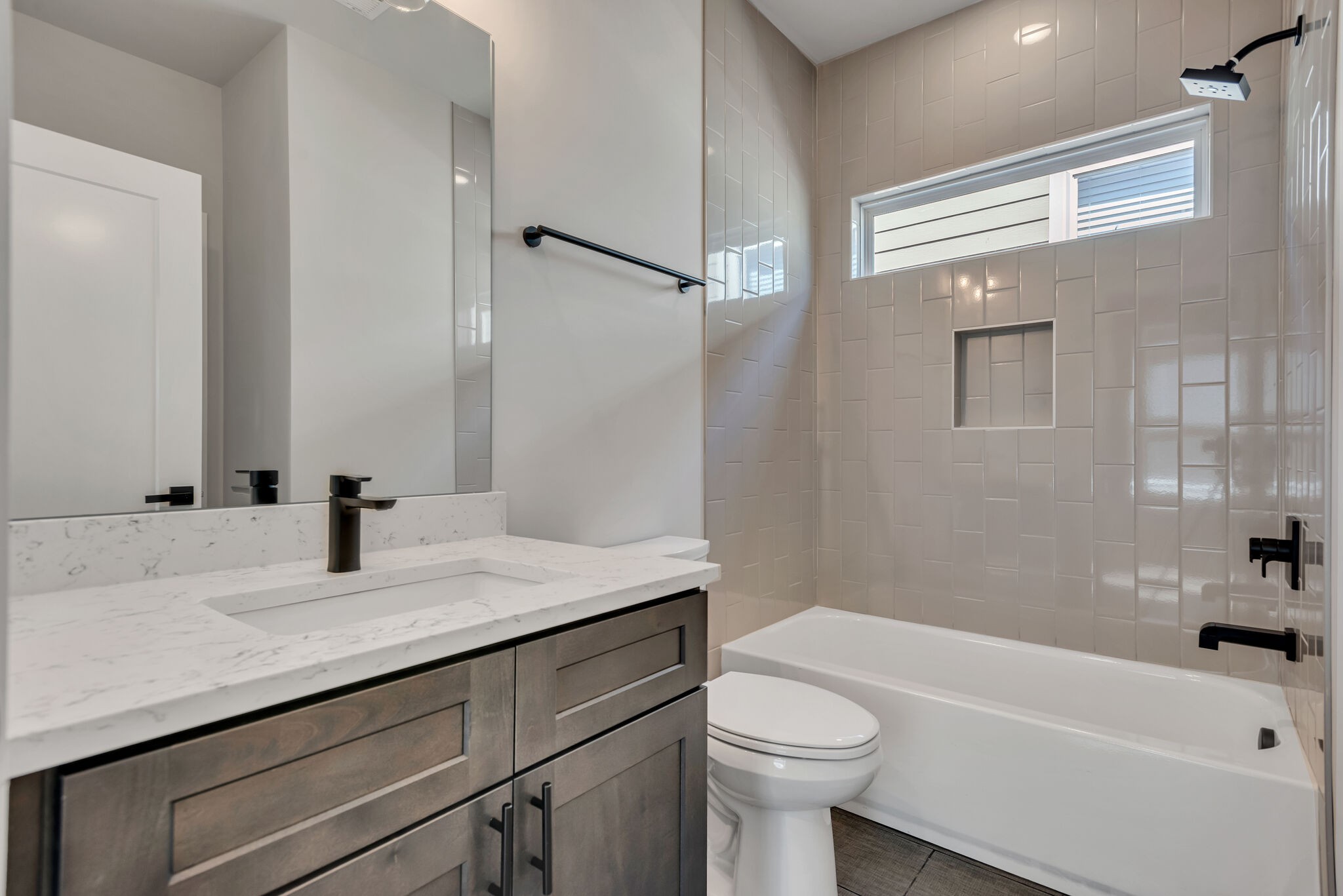 2014 14th Ave, N Unit: B
