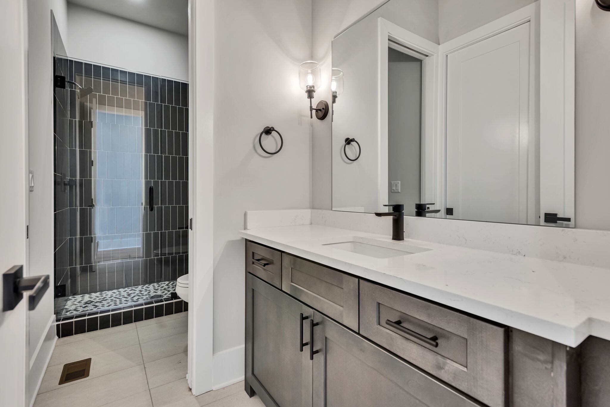 2014 14th Ave, N Unit: B