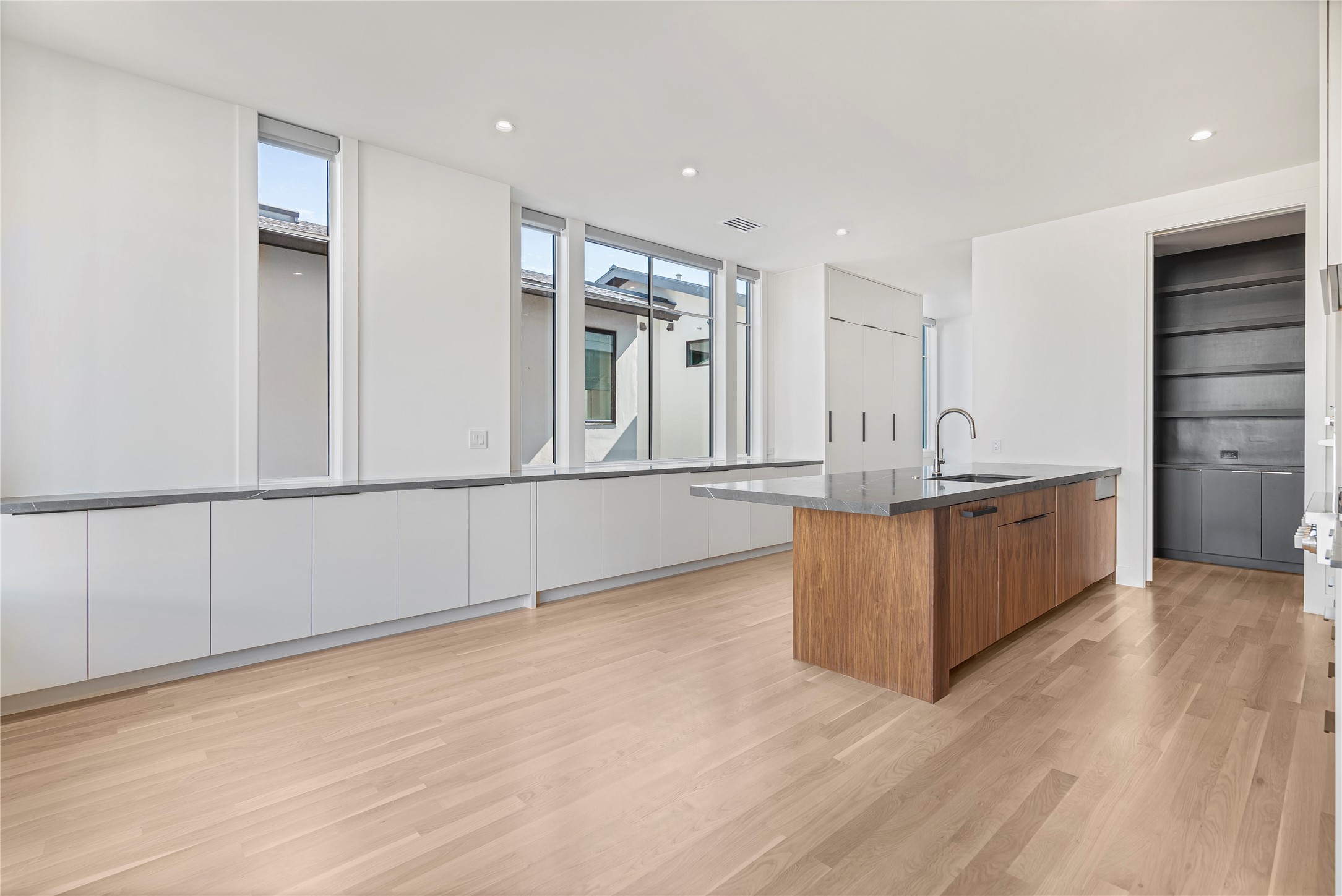 3619 Springbrook