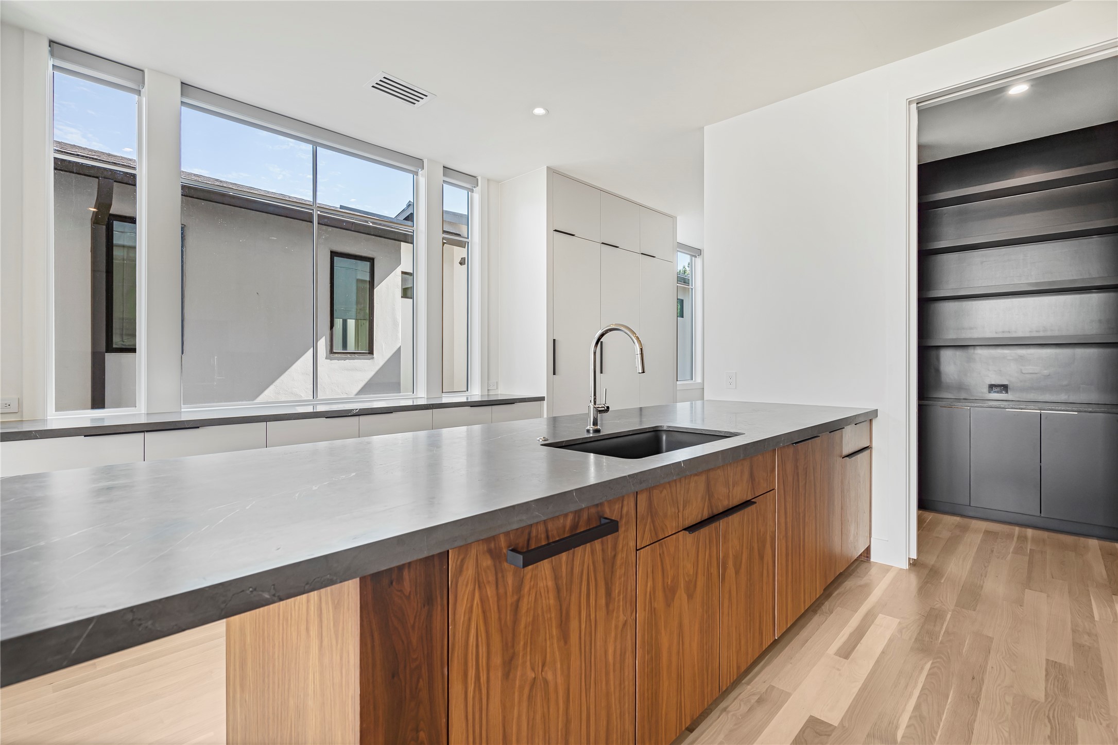 3619 Springbrook
