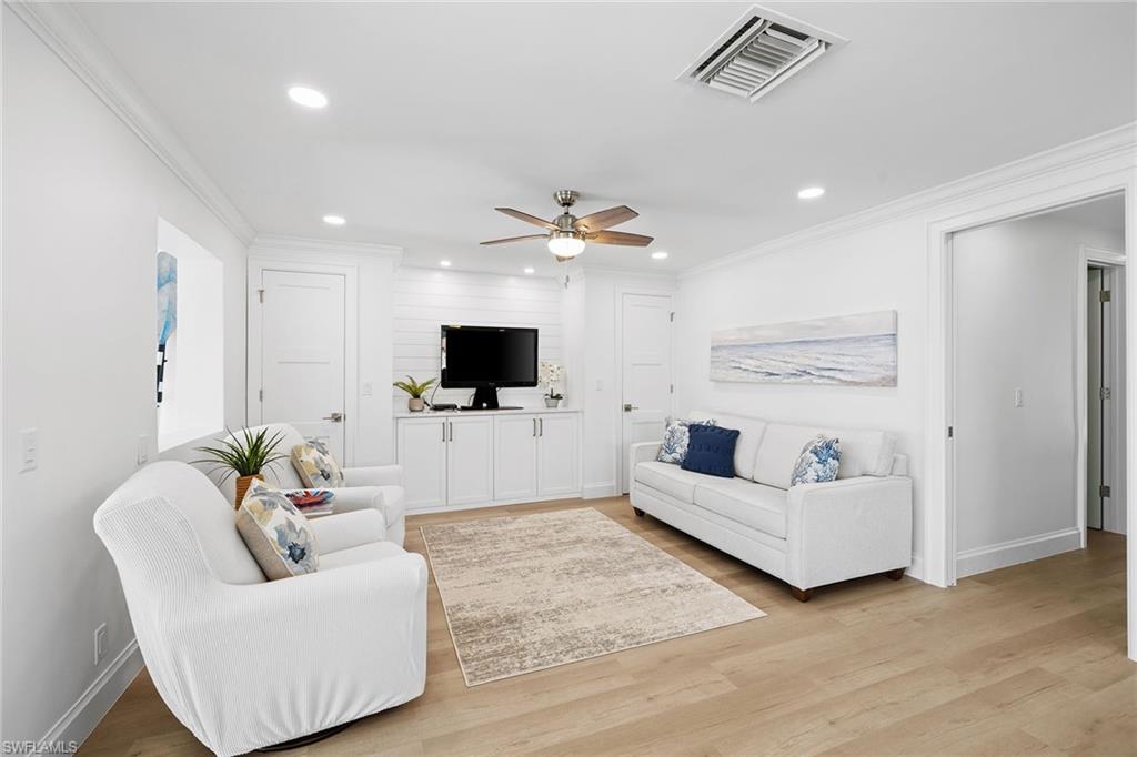 380 Harbour DR # 380