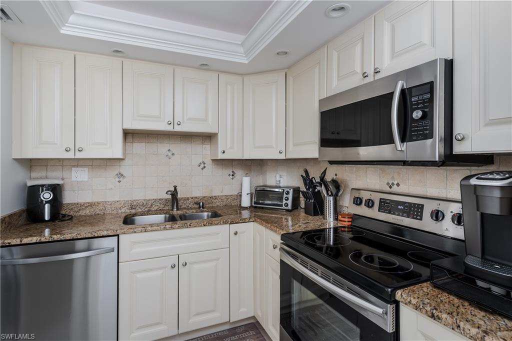 320 Seaview CT 1212
