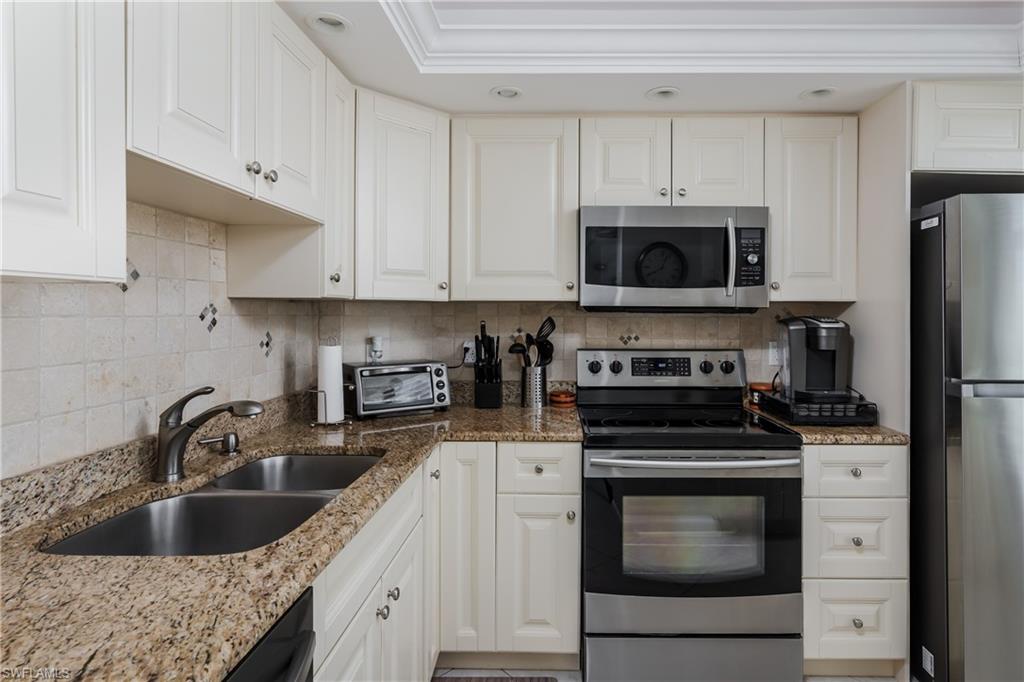 320 Seaview CT 1212