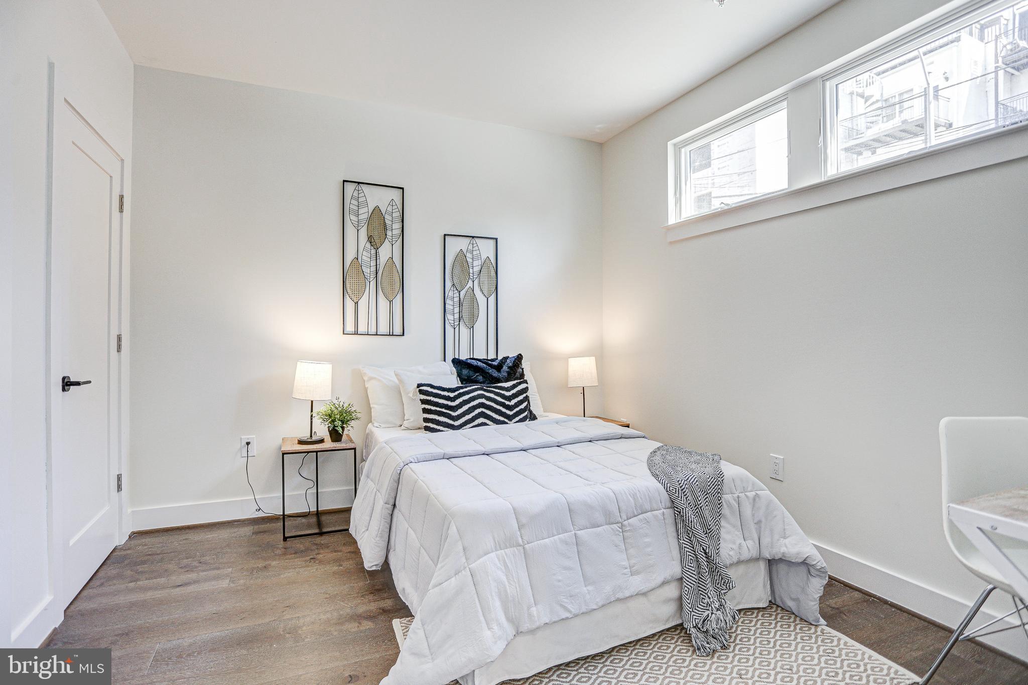 2337 Champlain St NW #106