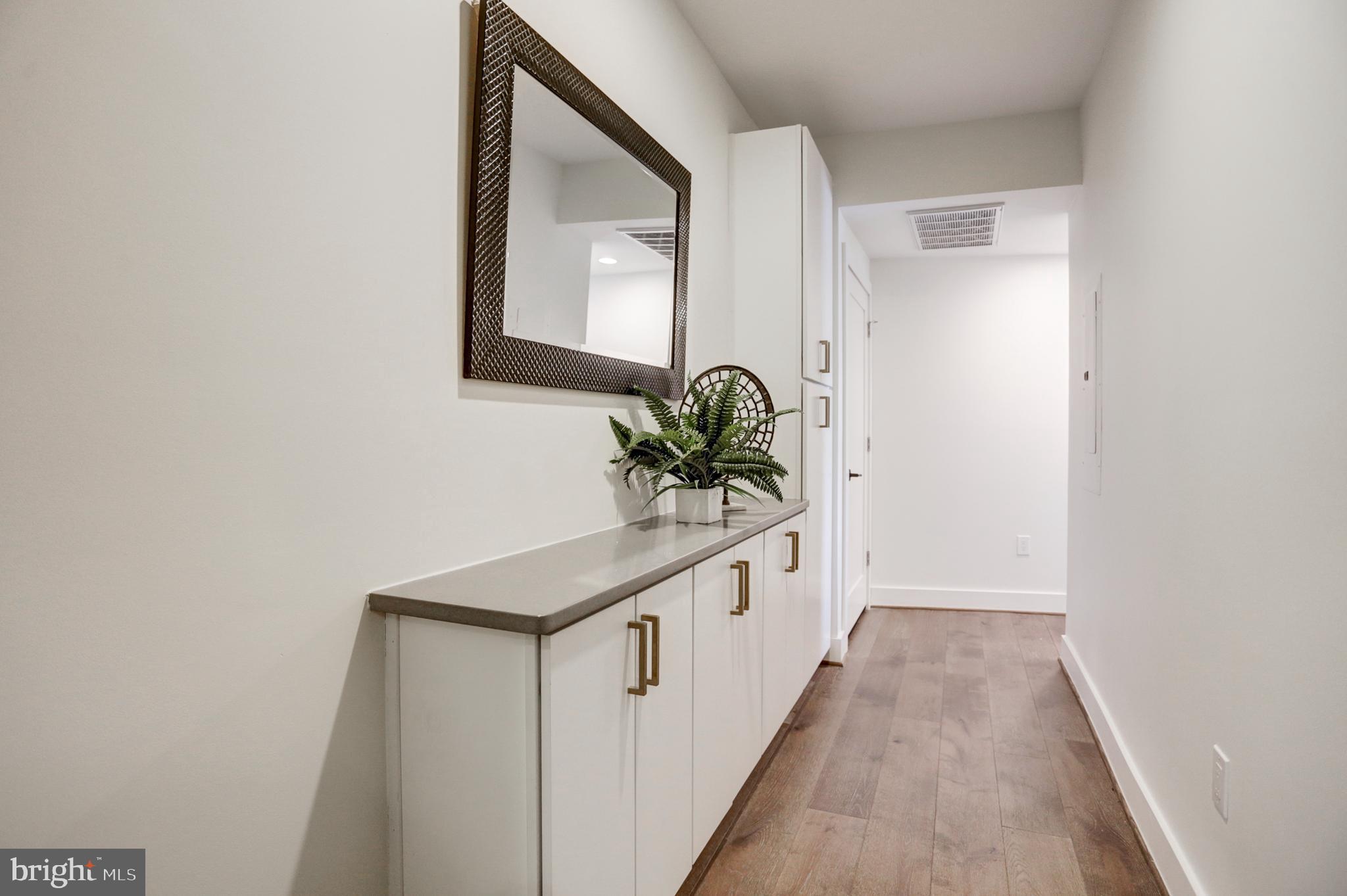 2337 Champlain St NW #106