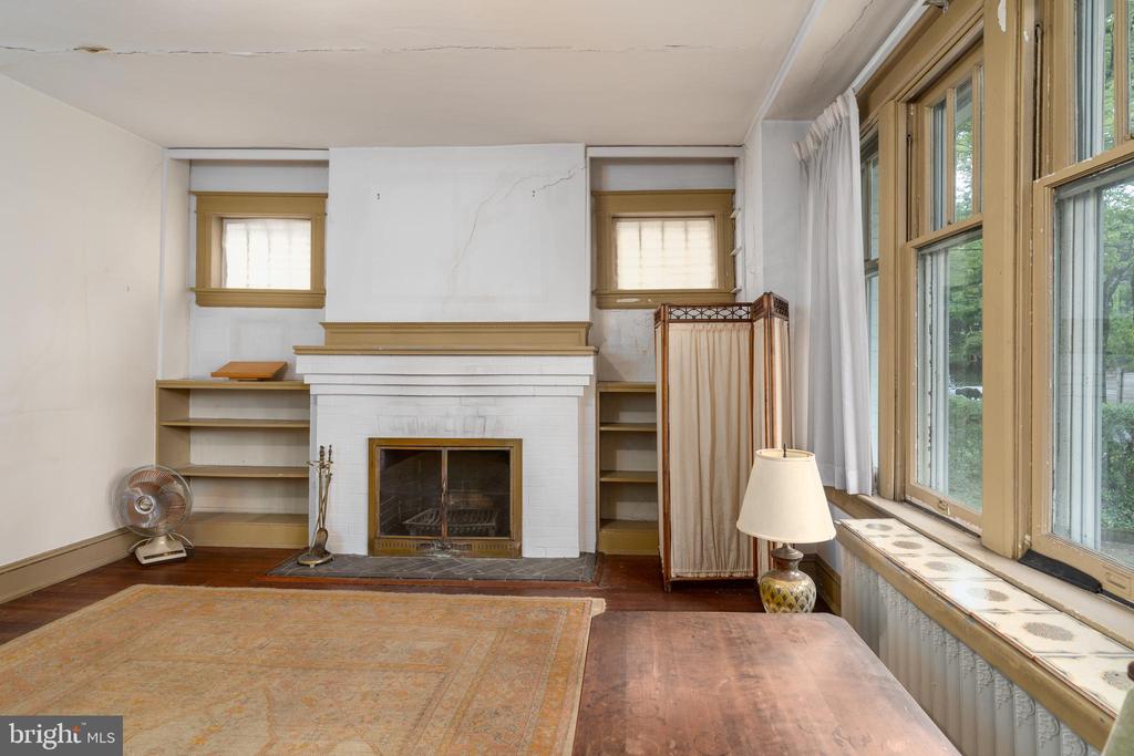 2604 36th St NW