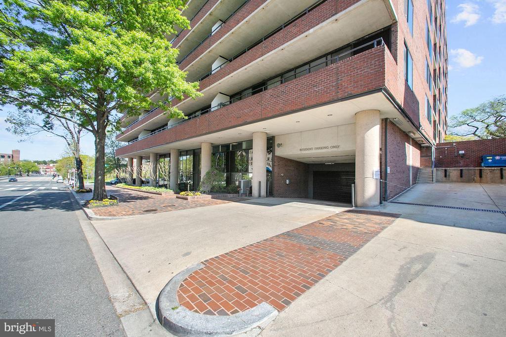 2555 Pennsylvania Ave NW #411