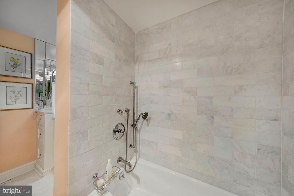 2555 Pennsylvania Ave NW #411