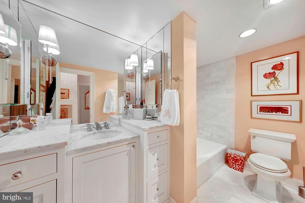2555 Pennsylvania Ave NW #411