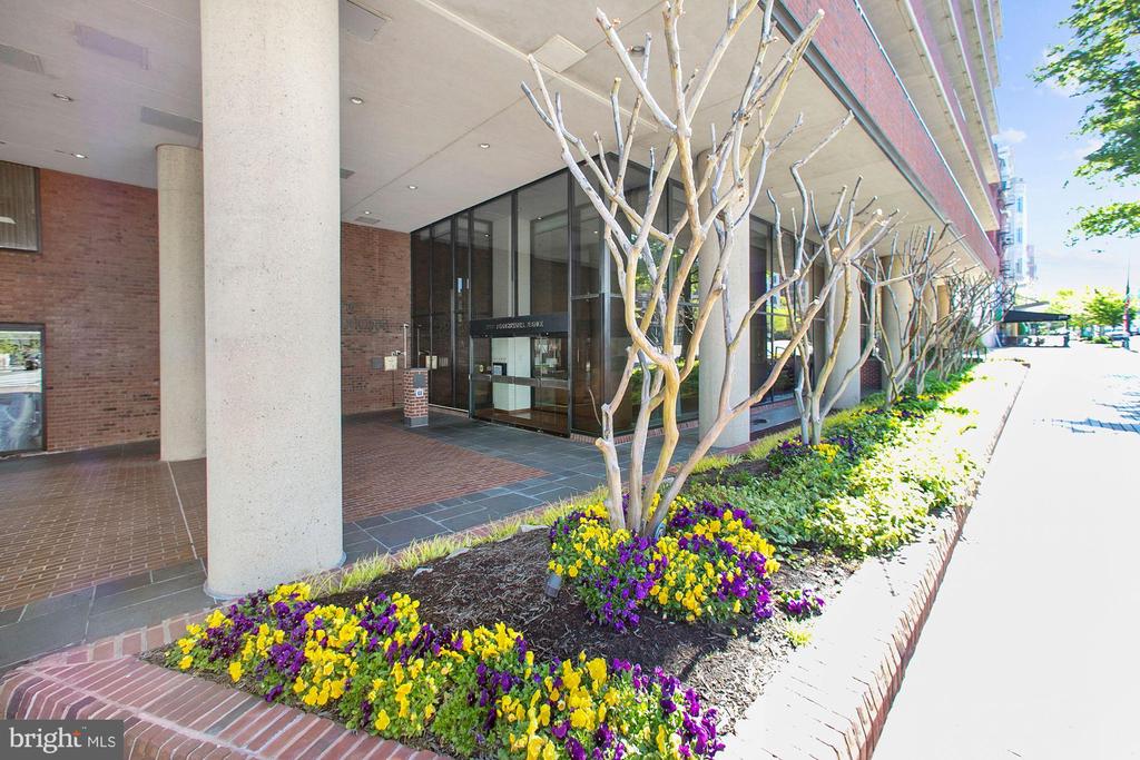 2555 Pennsylvania Ave NW #411