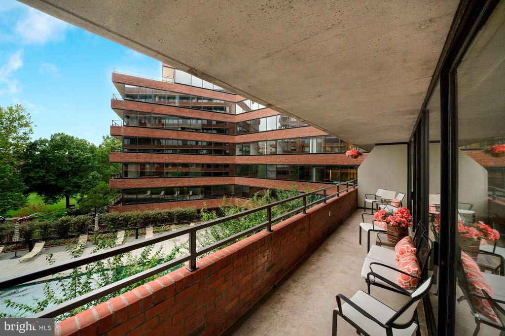2555 Pennsylvania Ave NW #411