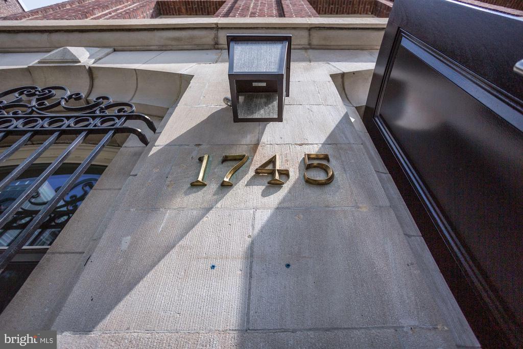 1745 N ST NW #402