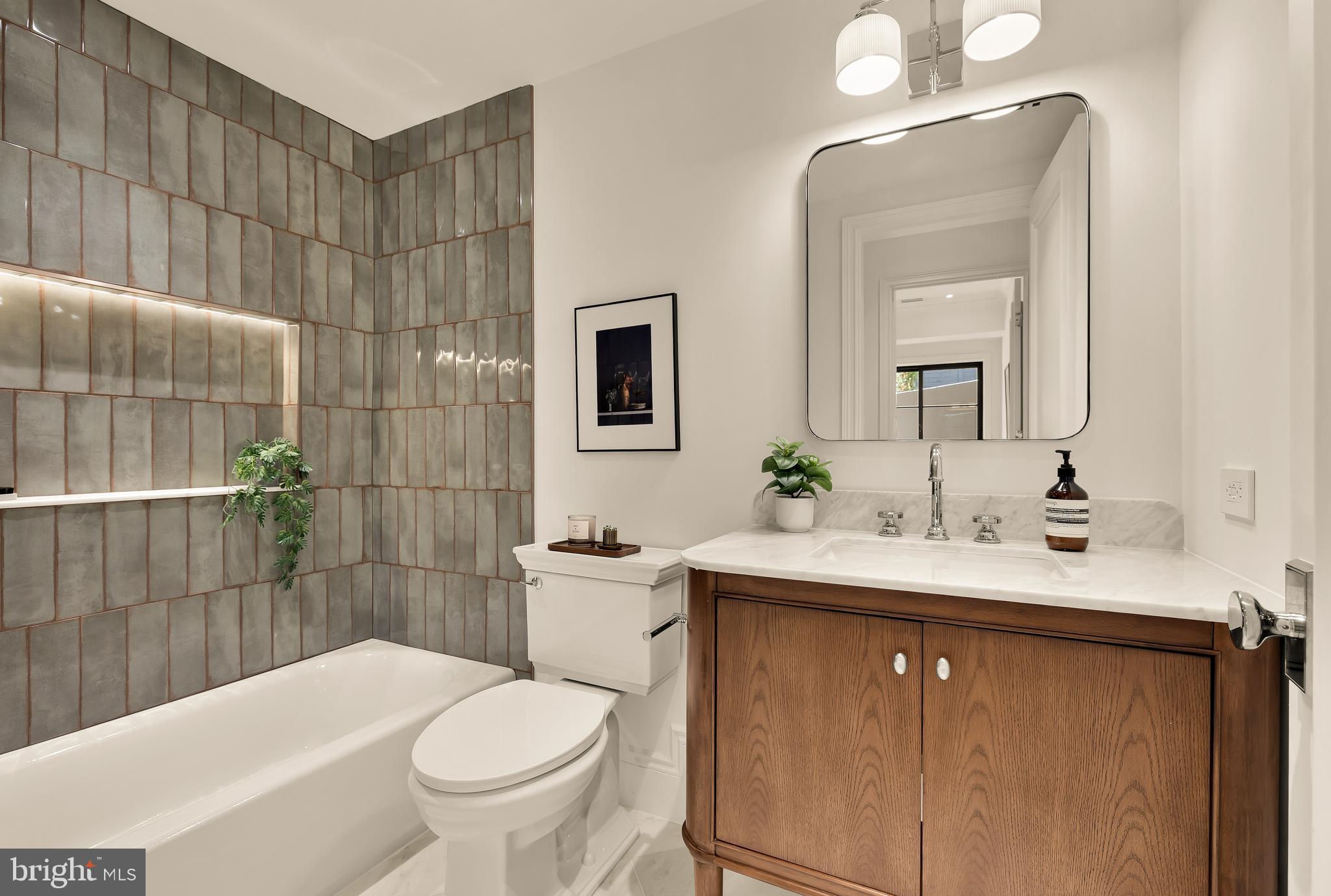 5122 CATHEDRAL AVENUE NW