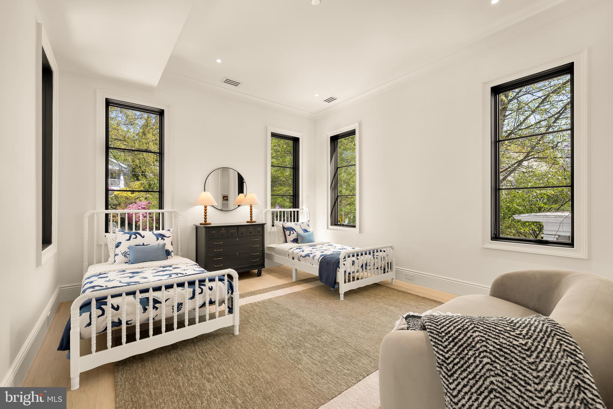 5122 CATHEDRAL AVENUE NW