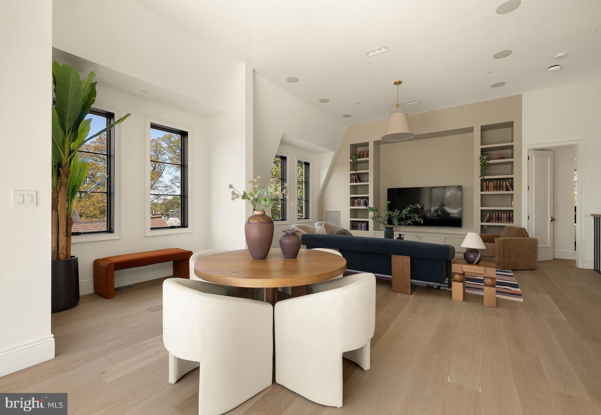 5122 CATHEDRAL AVENUE NW