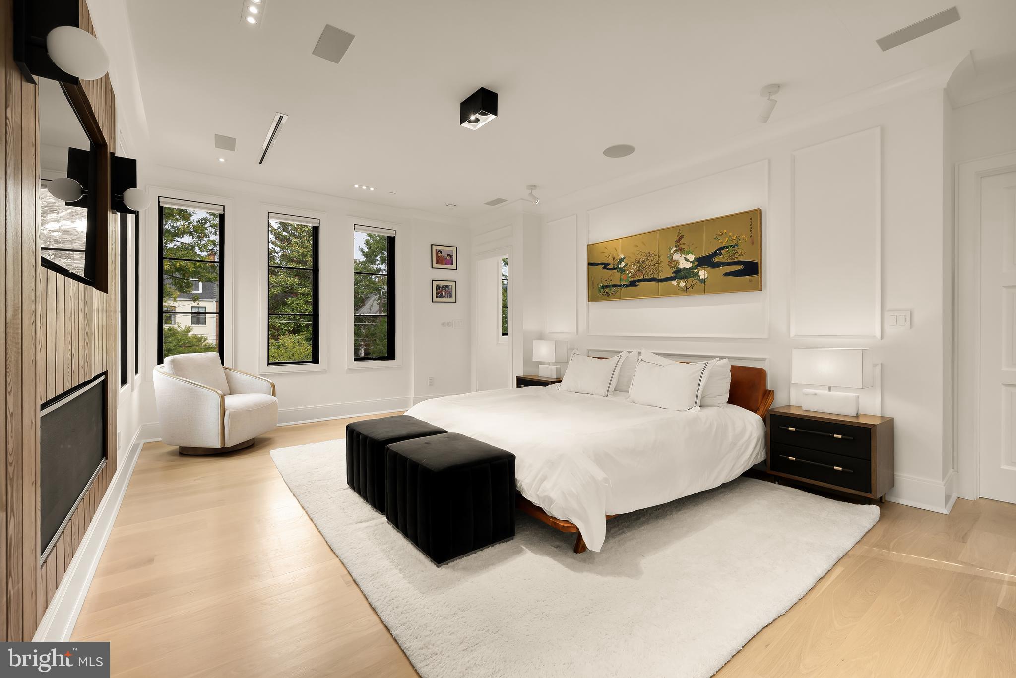 3302 CLEVELAND AVENUE NW