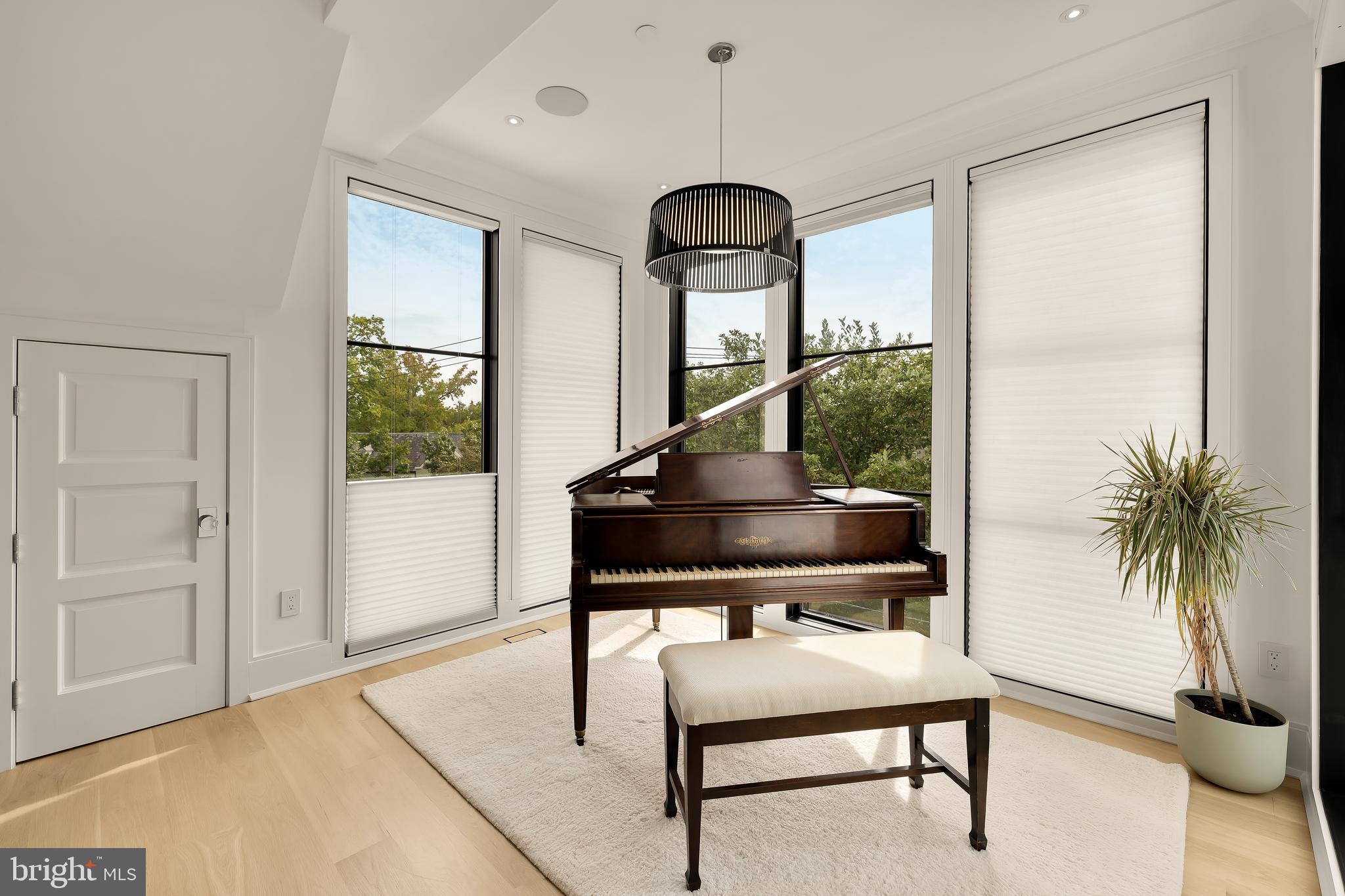 3302 CLEVELAND AVENUE NW