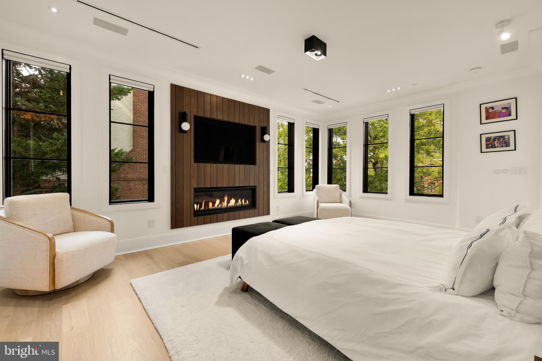 3302 CLEVELAND AVENUE NW