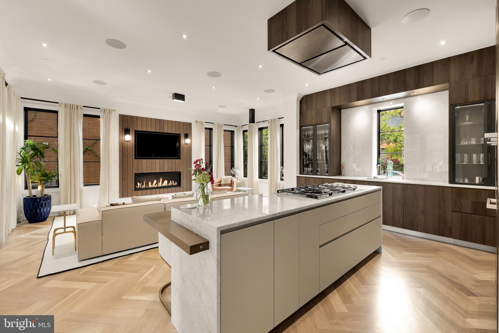 3302 CLEVELAND AVENUE NW