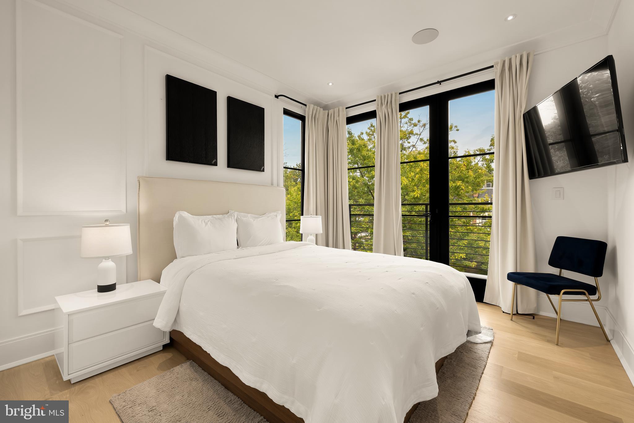 3302 CLEVELAND AVENUE NW