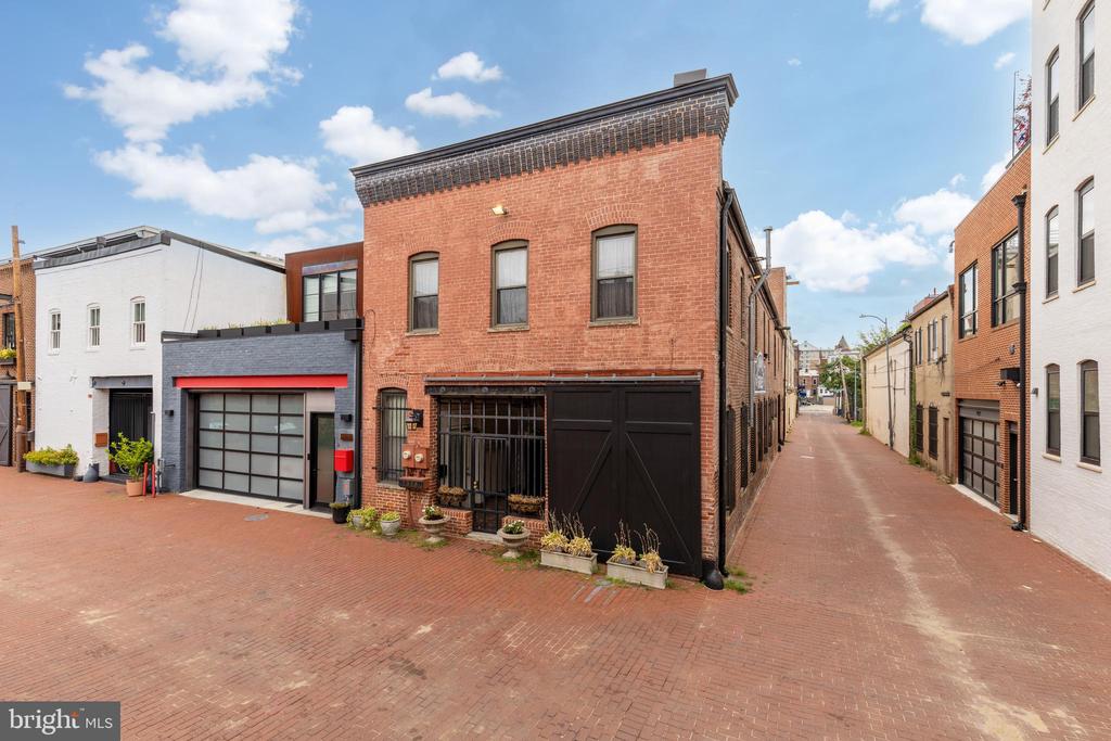 1323 10TH STREET NW