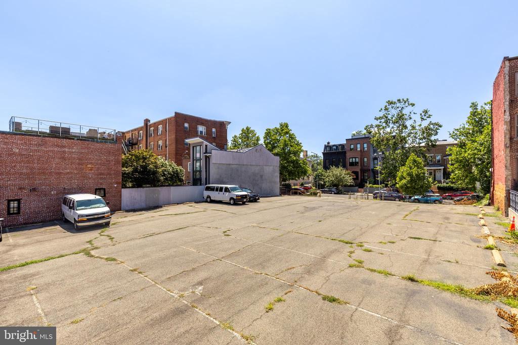 1323 10TH STREET NW