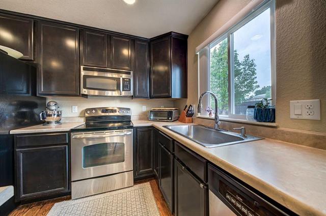 8013 pinfeather Drive