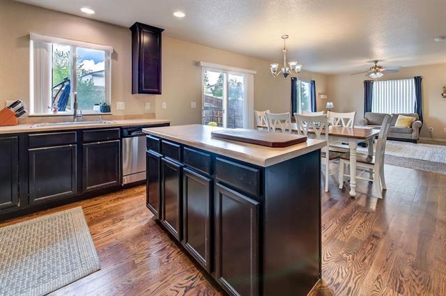 8013 pinfeather Drive