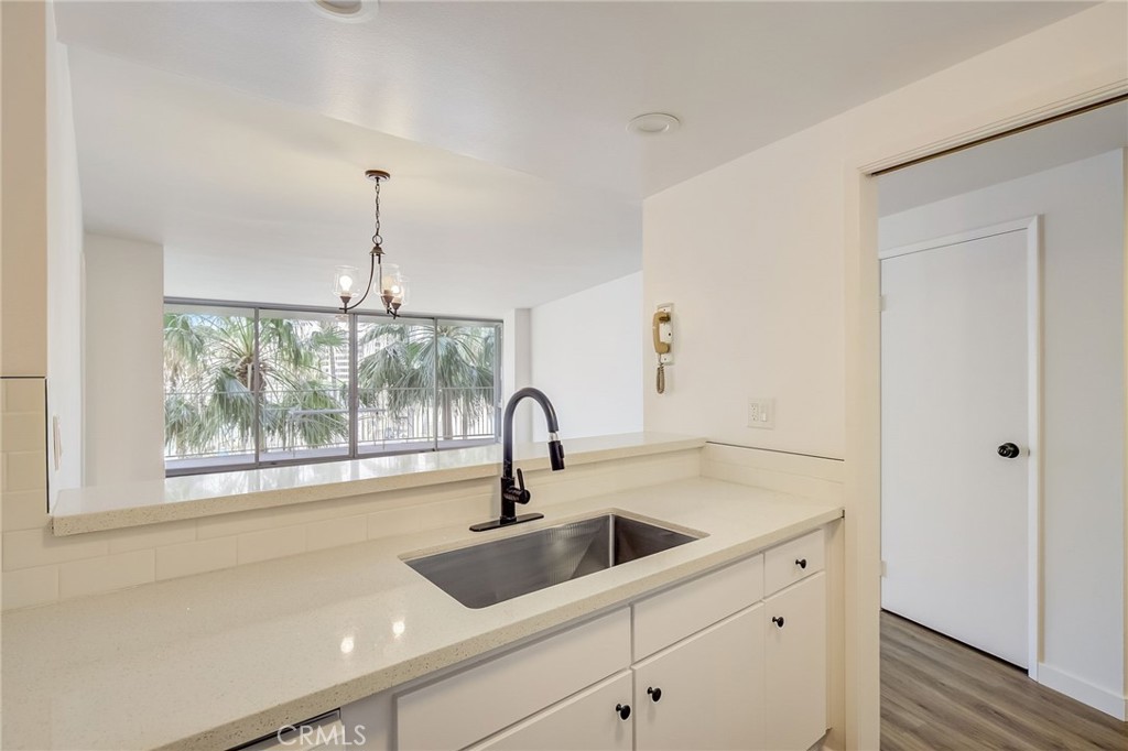 700 E Ocean Boulevard 902