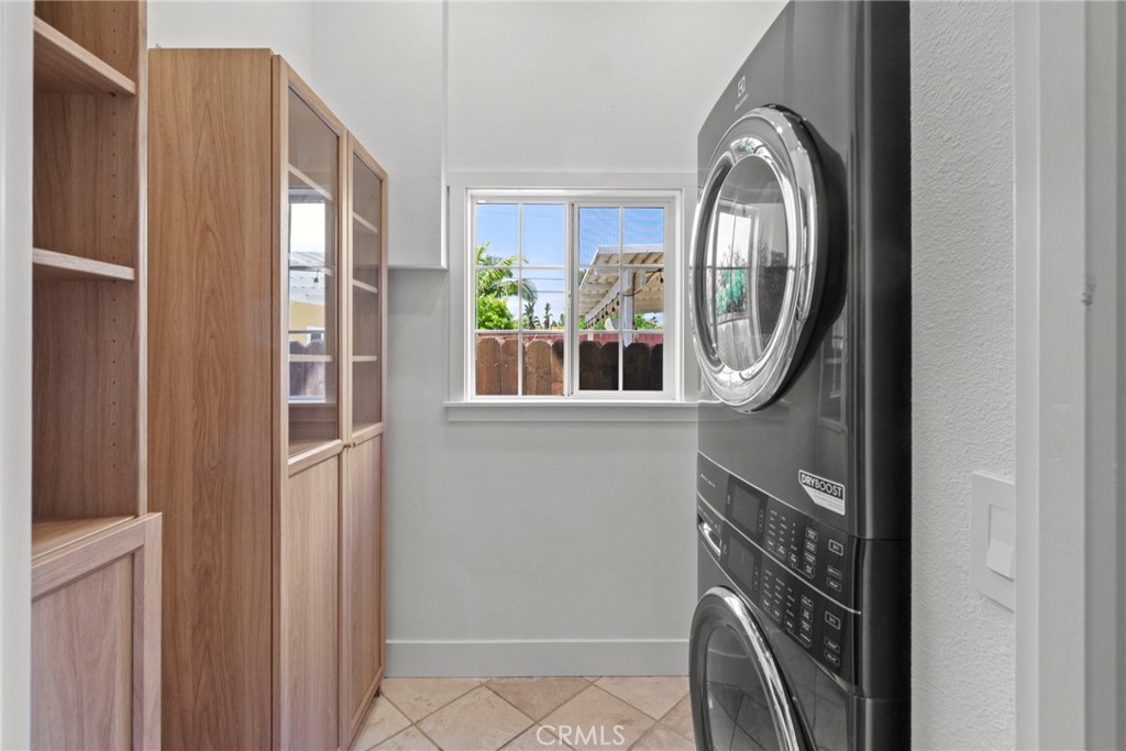 337 N Hanford Avenue