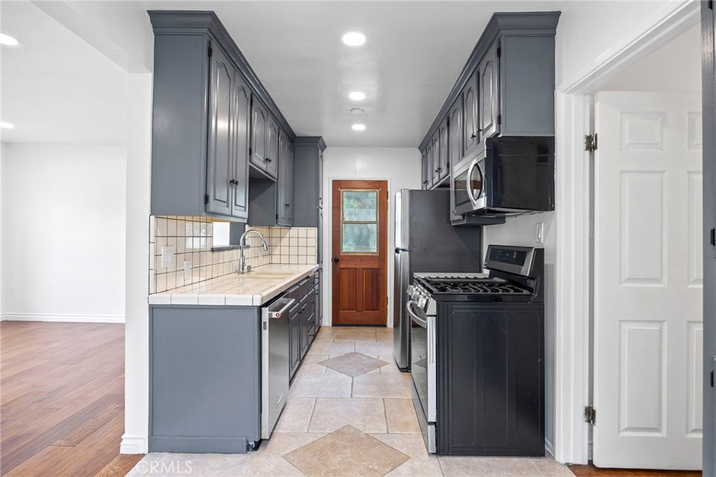 5183 Inglewood Boulevard