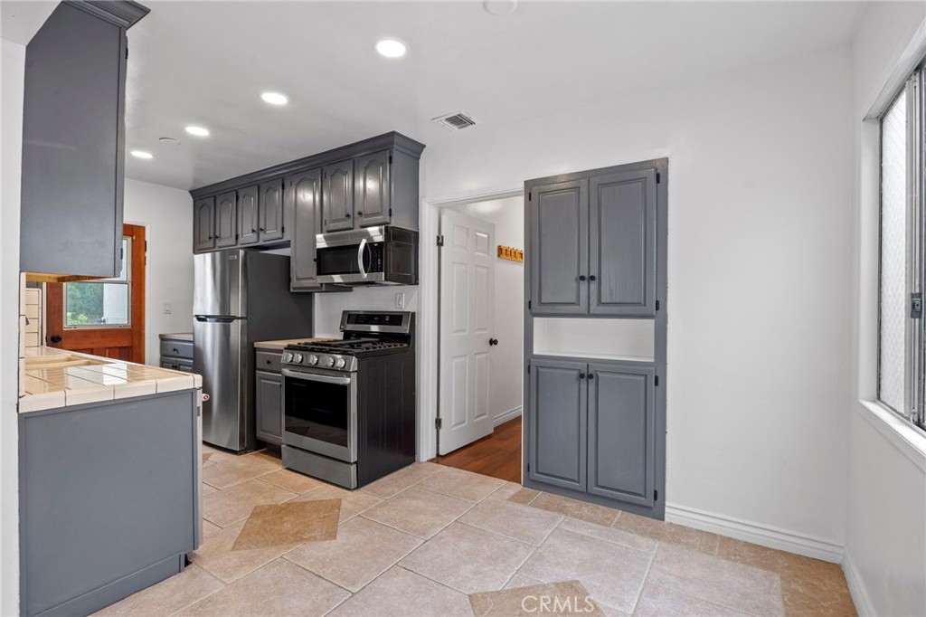 5183 Inglewood Boulevard