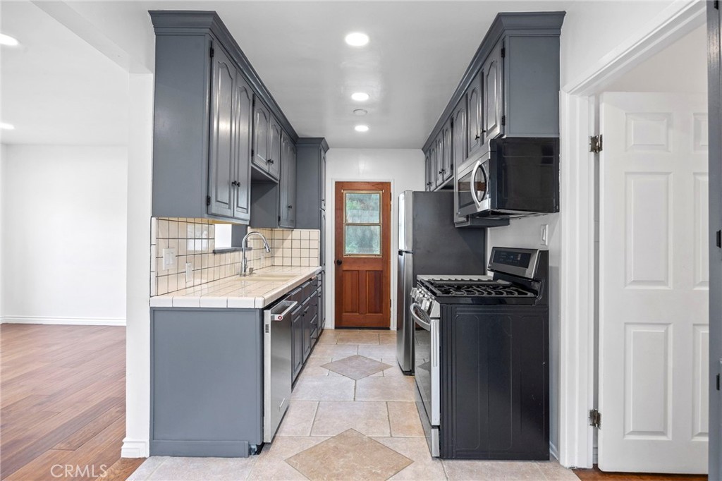 5183 Inglewood Boulevard