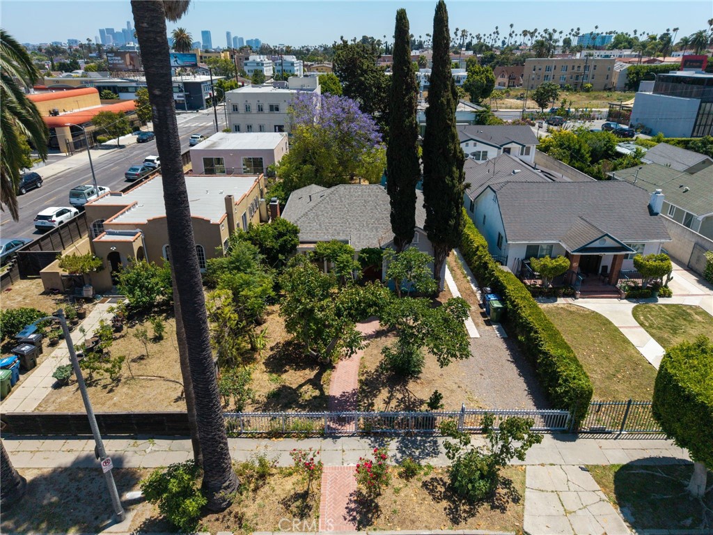 1106 S Victoria Avenue