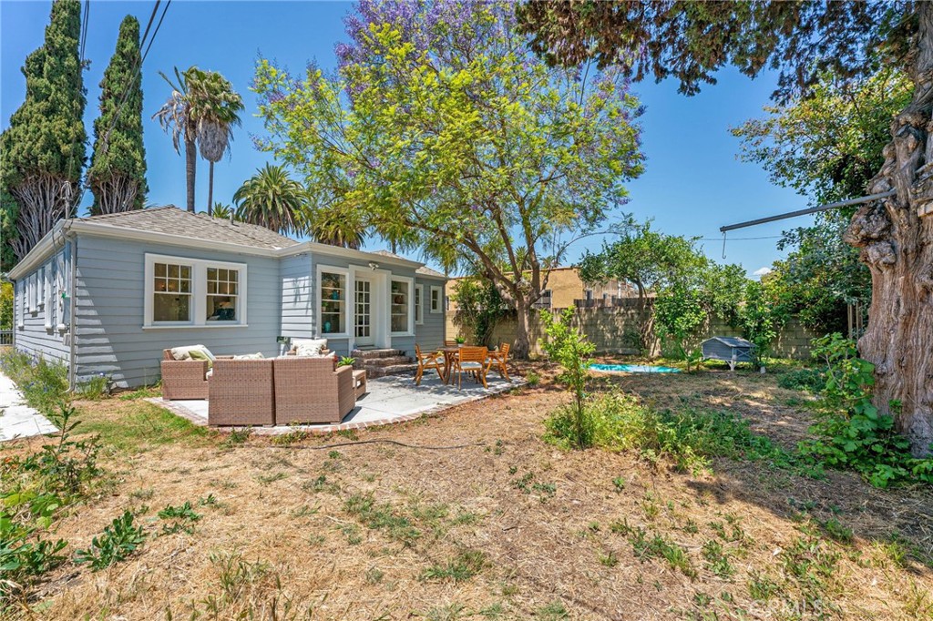 1106 S Victoria Avenue