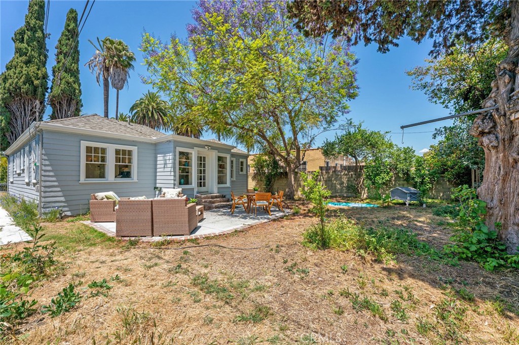 1106 S Victoria Avenue