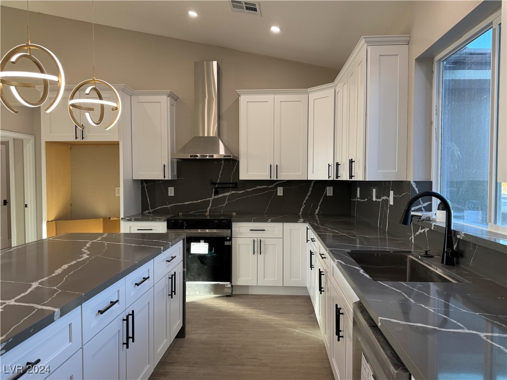 3060 Spy Glass Avenue