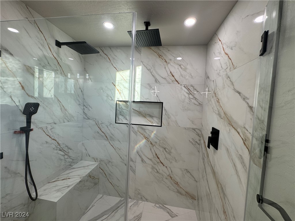 3060 Spy Glass Avenue