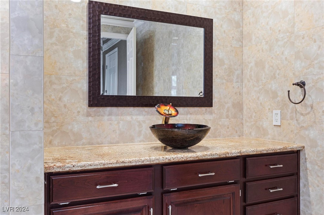 1504 Castle Wall Street